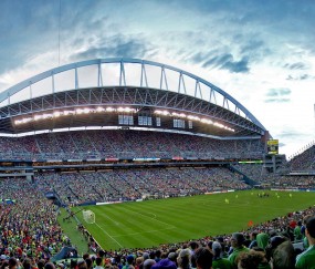 开云体育入口-阿什拉夫的方向盘，当足球战术遇上F1赛道，谁在接管比赛？