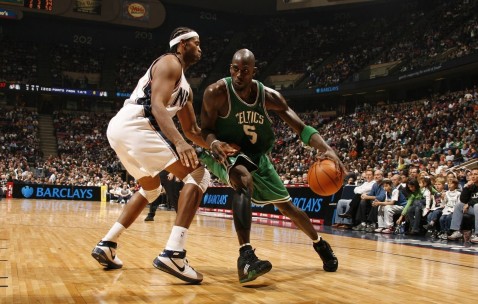 开云体育世界杯-郁金香逆转之夜，蓝武士新星闪耀，G组首轮上演史诗双雄会