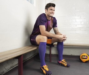 开云平台-乔治一剑封喉，当骑士的铁蹄踏碎圣城的黄昏