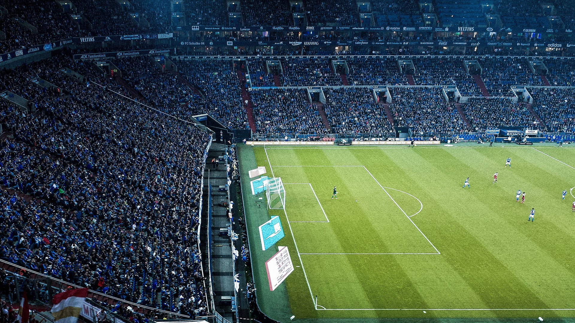 欧冠半决赛之夜，卡马文加刷新纪录，少年用足球对抗时间