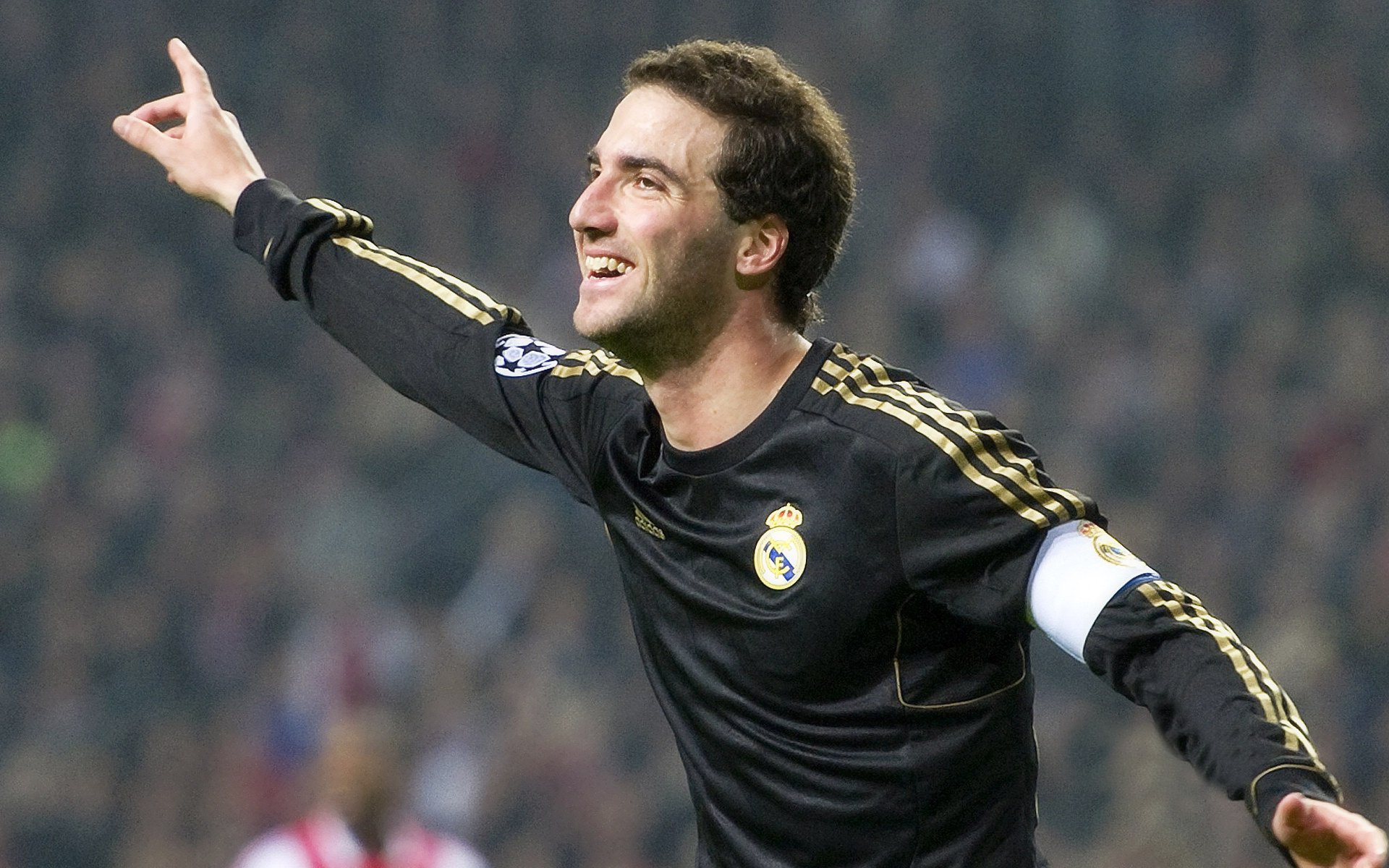 当苏亚雷斯撕开阿根廷防线，足球露出了它最原始的獠牙